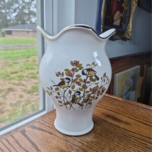 Vtg Jim Beam White Chicadee Porcelain Vase Illustration by James Lockhart Gold